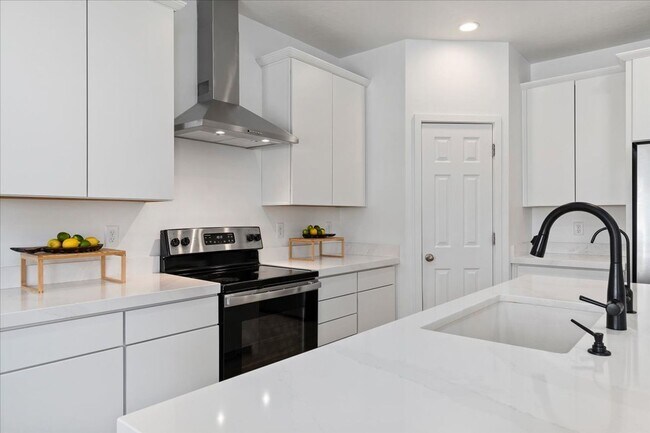 Building Photo - Gorgeous 5 Bedroom Home in Saratoga Springs!