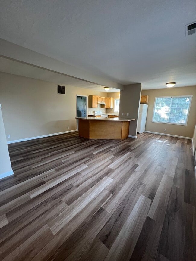 Building Photo - 3424 Bennett Dr