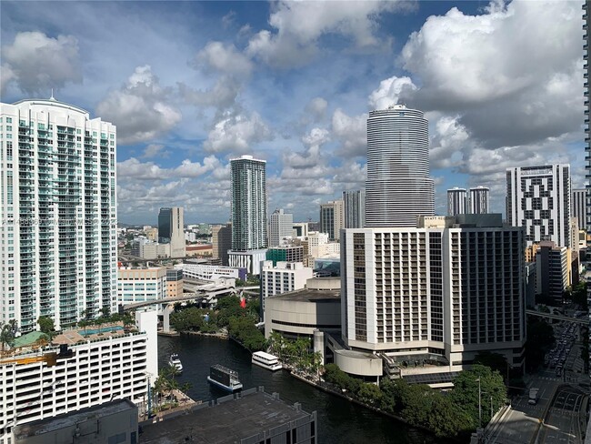 Building Photo - 485 Brickell Ave