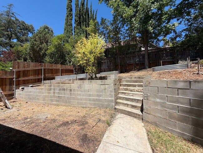 Building Photo - 7739 Southcliff Dr
