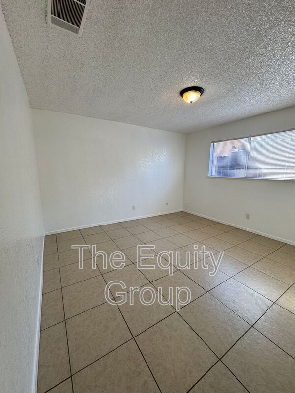 Building Photo - 2023 S Tracy Ct