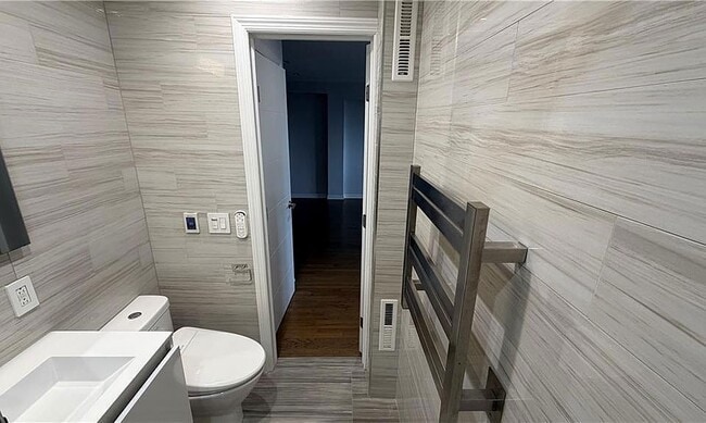 Building Photo - 1625 Emmons Ave