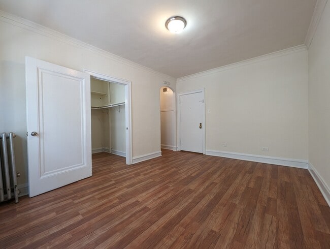 Building Photo - 2536 N Sawyer Ave