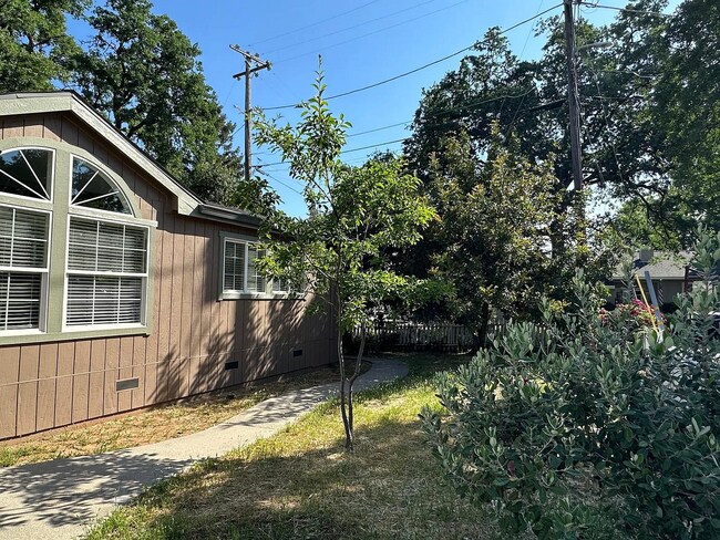 Building Photo - Modern Auburn Retreat—Fully Renovated 3BR ...