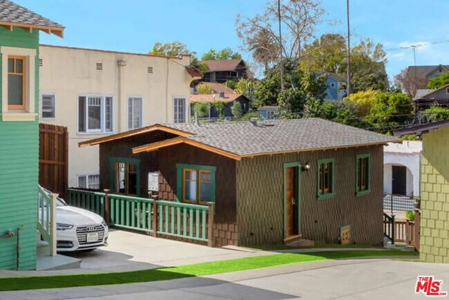 Building Photo - 850 Laveta Ter