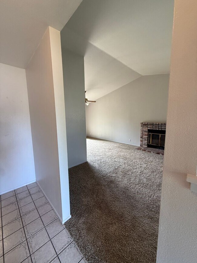 Building Photo - Beautiful 3 Bed, 2 Bath Home in Prime Location