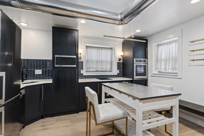 Building Photo - 276 E Broadway