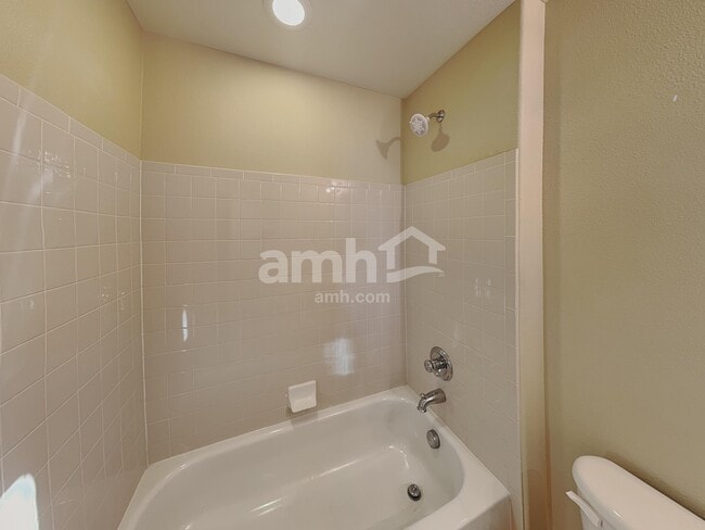 Building Photo - 12865 Roslyn St