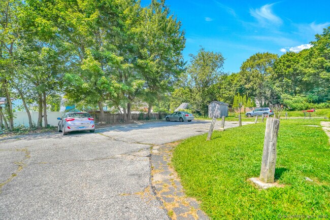 Building Photo - 387 Bucks Hl Rd