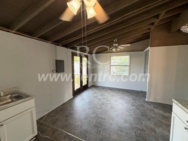 Building Photo - 403 Seminary-N
