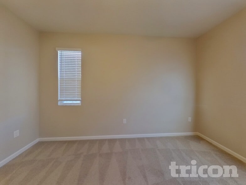 Building Photo - 676 Meadow Pointe Dr