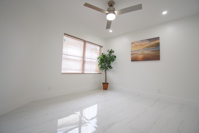 Building Photo - 11071 Baybreeze Way