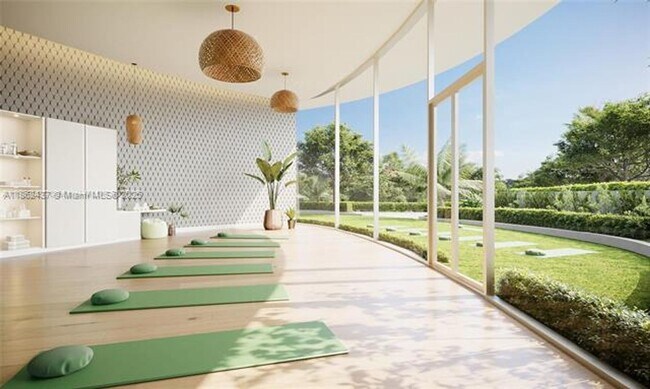 Building Photo - 700 NE 24th St