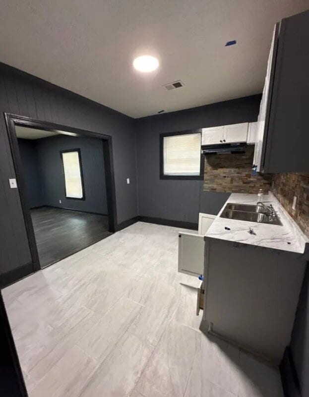 Building Photo - Fully Renovated 3BR in Sherwood Forest – Section 8 Welcome