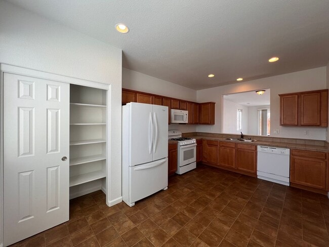 Building Photo - Single-level 3 bedroom, 2-bathroom home in Dayton, NV