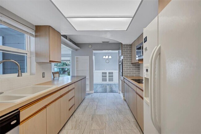 Building Photo - 2544 Burnice Dr