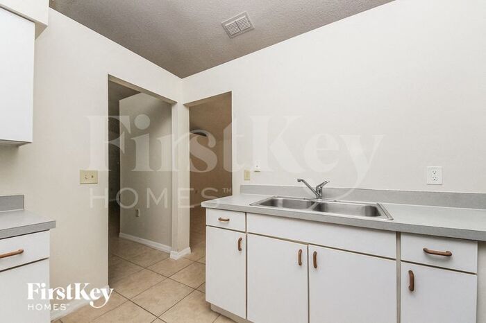 Building Photo - 815 Adour Dr