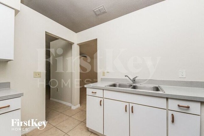 Building Photo - 815 Adour Dr