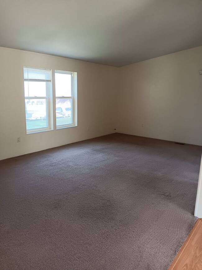 Building Photo - 4 Bed House in Cove