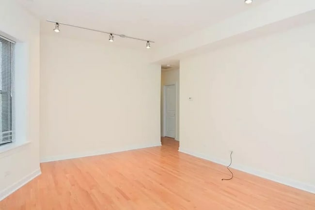 Building Photo - 4712 N Sheridan Rd