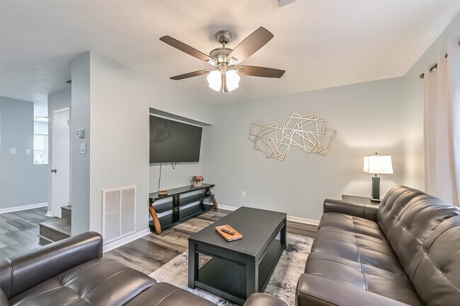 Building Photo - 1415 Ramada Dr