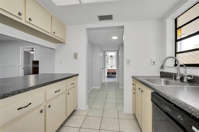 Building Photo - 8600 NW 34th Pl