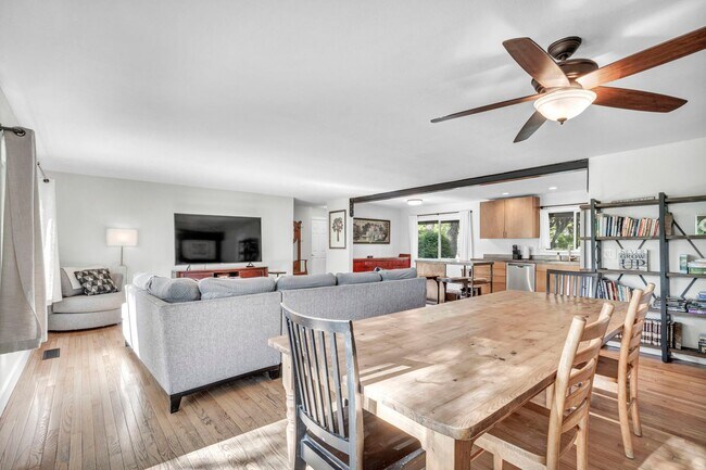 Building Photo - 2655 Parkway Dr