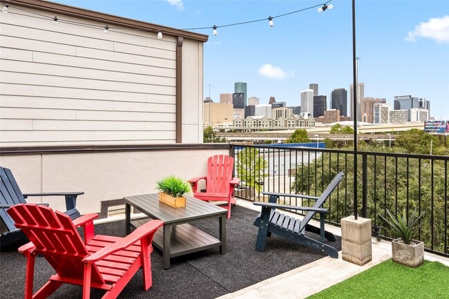 Building Photo - 2104 Webster St