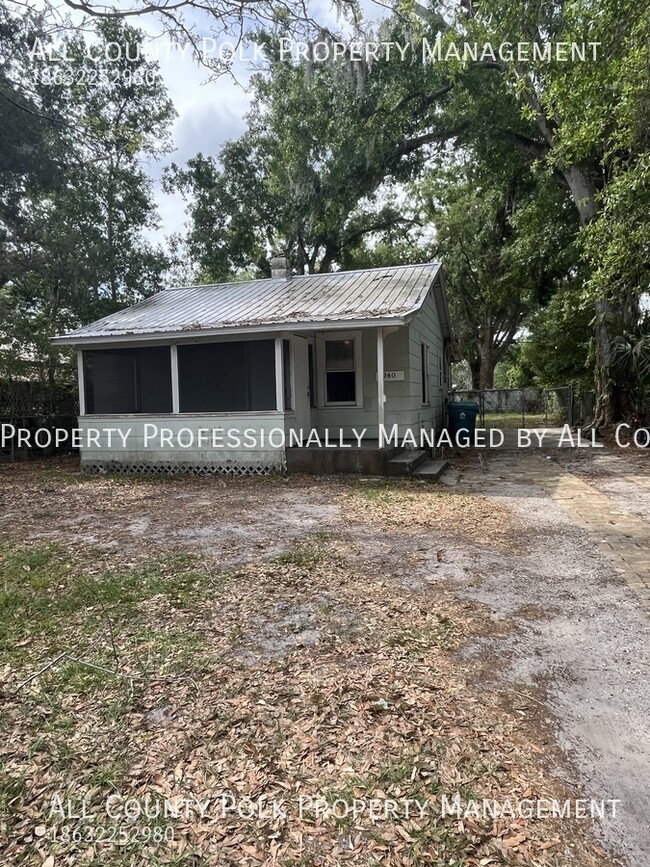 Building Photo - 240 E Maple St