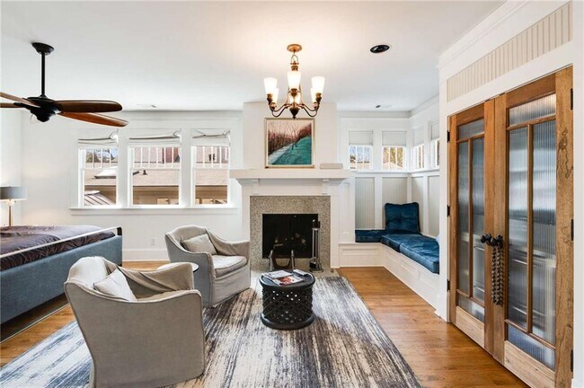 Building Photo - 349 9th St NE