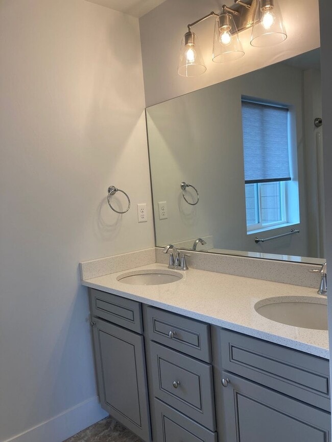 Building Photo - Discover this Gorgeous Townhome
