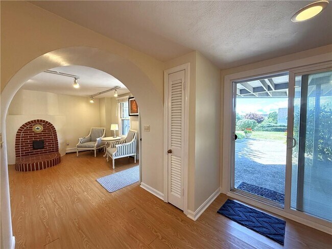 Building Photo - 449 Wolcott Ave