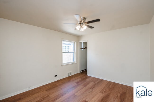 Building Photo - 3719 W 81st Pl