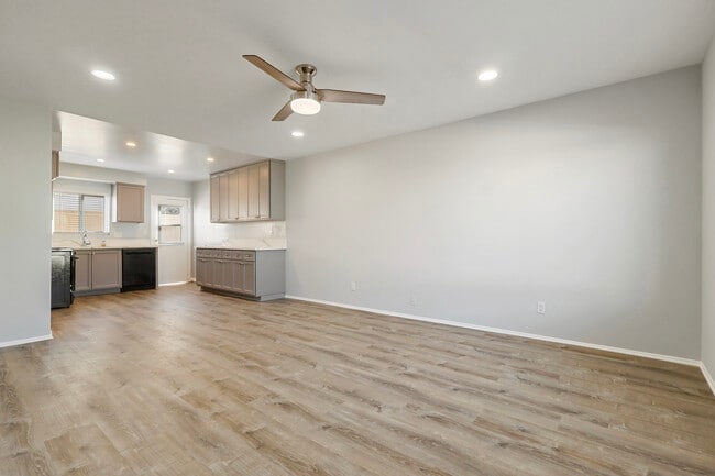 Building Photo - 2516 Voorhees Ave