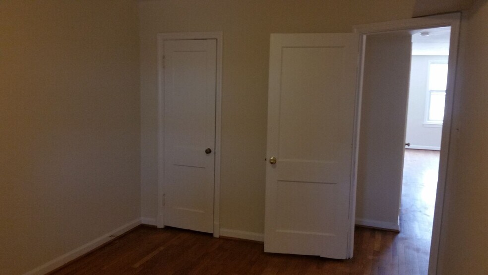 Building Photo - 1113-1113 19th St NE