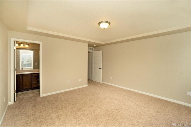 Building Photo - Spacious 4 Bedroom House in Green Valley R...