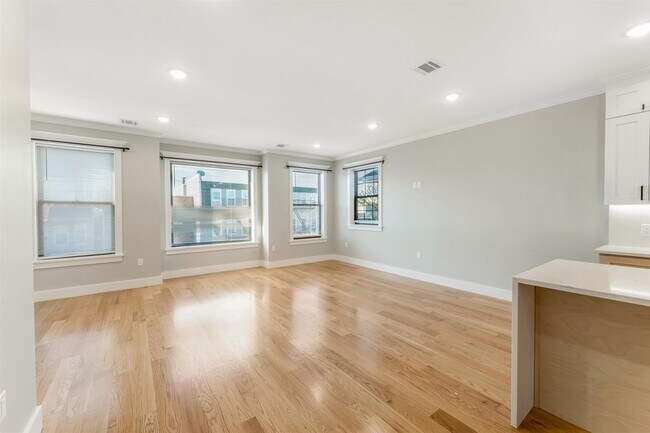 Building Photo - 230 Griffith St