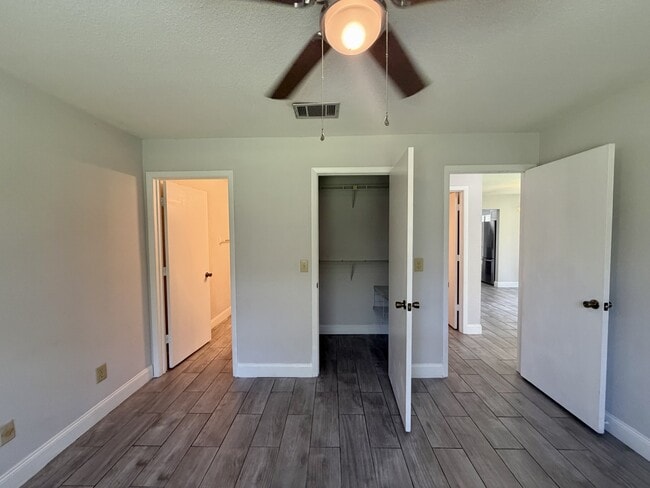 Building Photo - 1590 SE Dewberry Ct