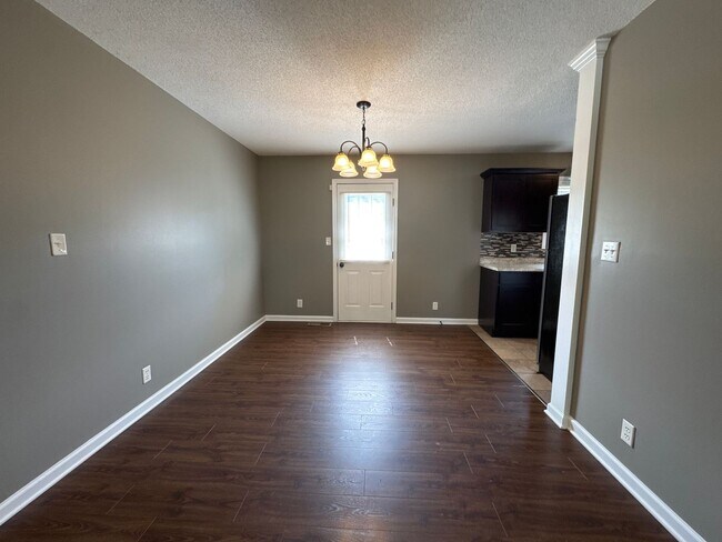 Building Photo - 910 Applegrove Cir