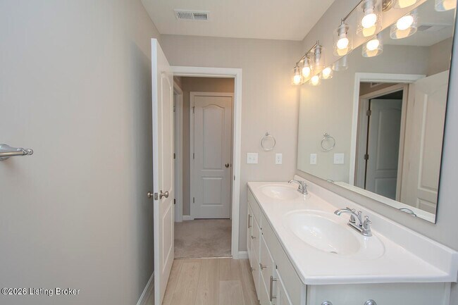 Building Photo - 17801 Bridle Run Dr