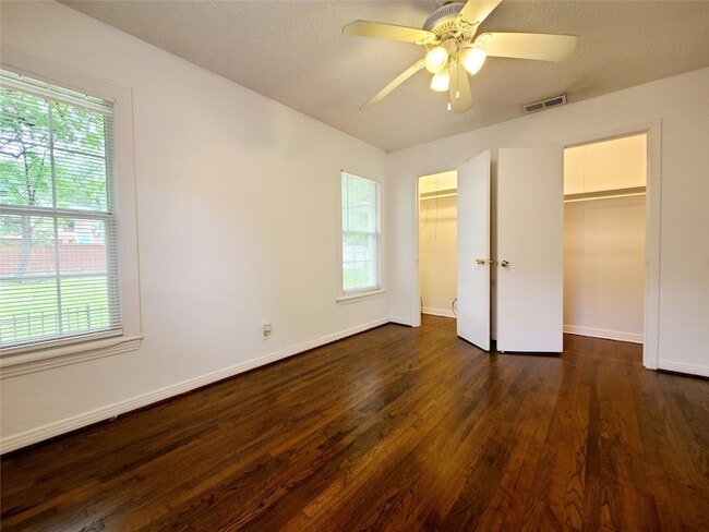 Building Photo - 2414 Wilton Ave