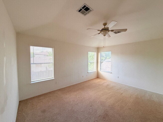 Building Photo - 3 BEDROOMS + AN OFFICE, 3 FULL BATHROOMS -  LIGHT AND BRIGHT INSIDE