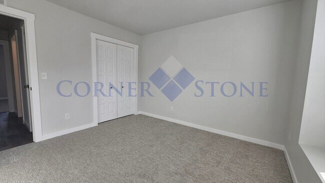 Building Photo - Like New Home With Community Pool!