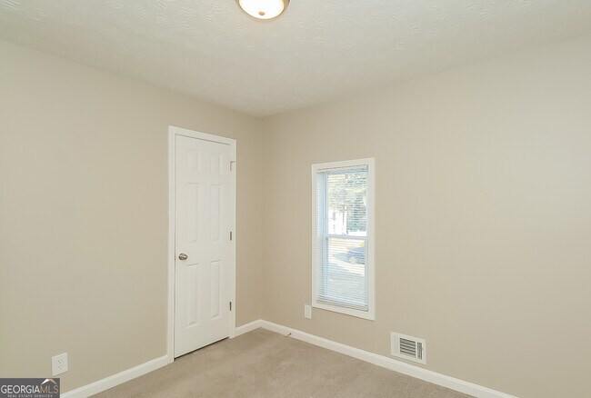 Building Photo - 2875 Kathryn Cir SW