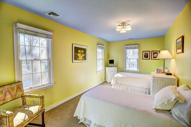 Building Photo - 89 Pine St