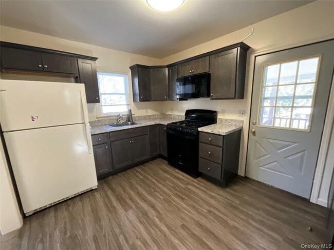 Building Photo - 32 Prairie Ave