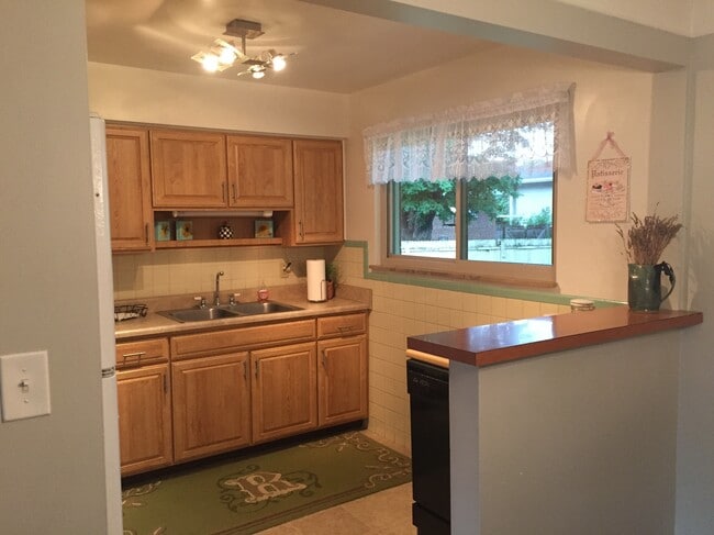 Building Photo - 9490 Wynnecrest Dr