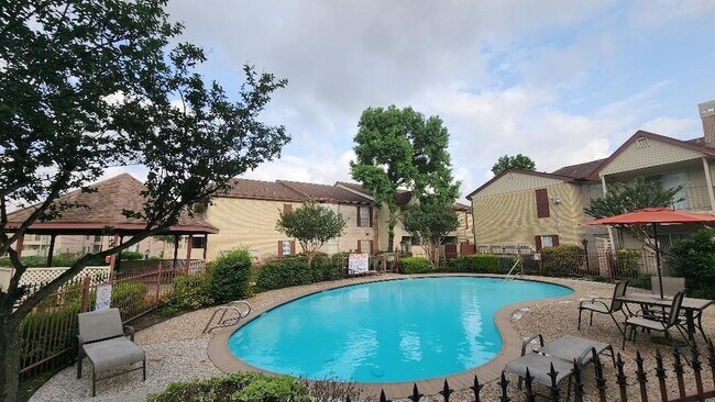 Building Photo - 2120 El Paseo St