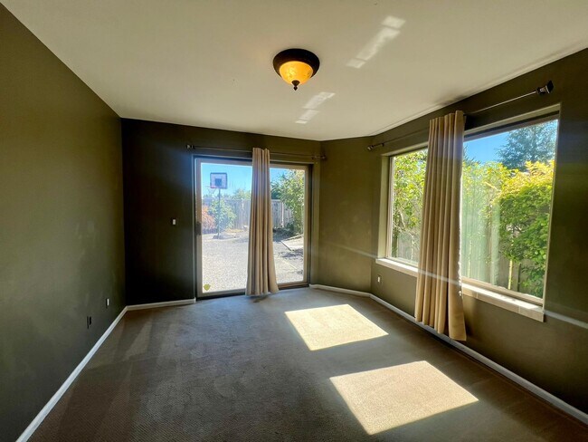 Building Photo - 5 Bedroom in Gated Birch Bay Community!