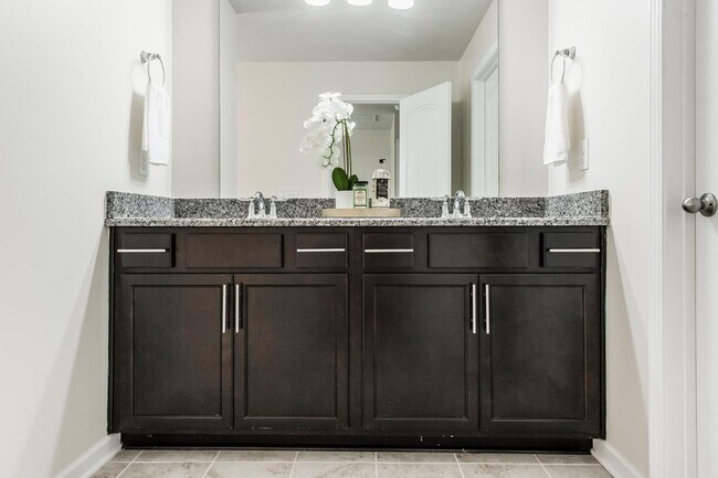 Building Photo - 342 Manor Row